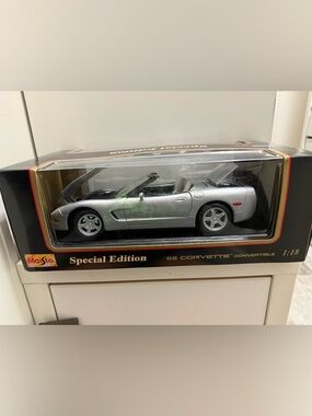 Maisto Special Edition '98 Corvette Convertible - Silver